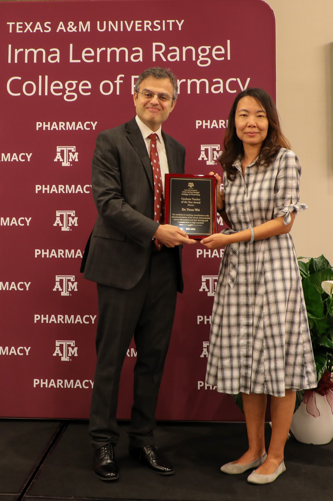 Dr. Yinan Wei receiving an award